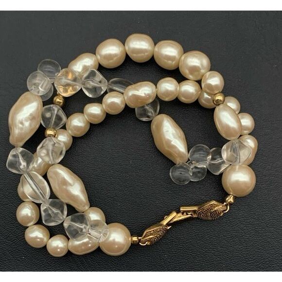 Vintage RICHELIEU Faux Pearl & Clear Triple Strand Bracelet Gold Tone Closure - Picture 4 of 6